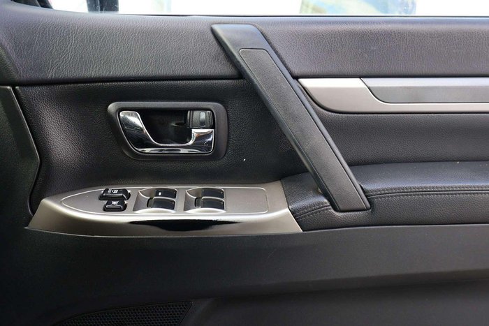 2017 Mitsubishi Pajero GLS