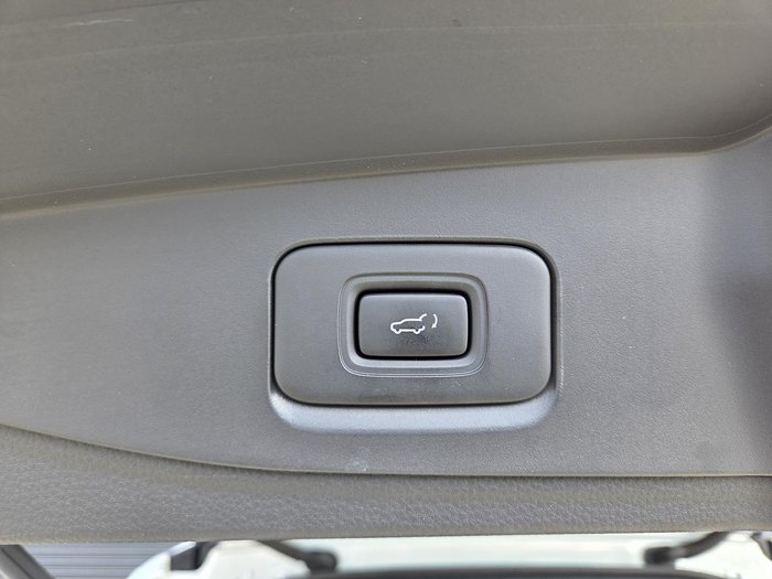 2025 Isuzu MU-X LS-T