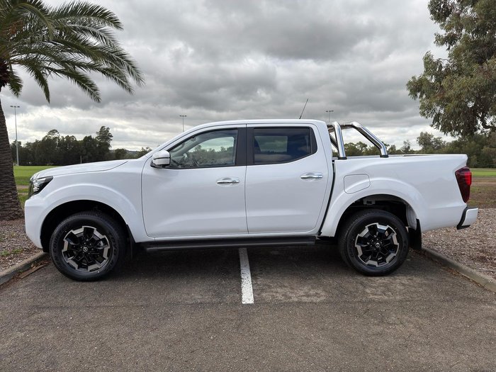 2025 Nissan Navara ST-X