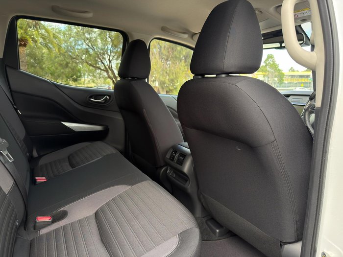 2025 Nissan Navara ST-X