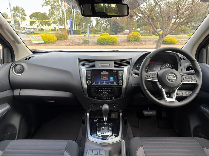 2025 Nissan Navara ST-X