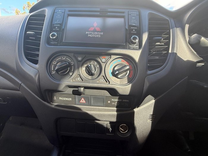 2022 Mitsubishi Triton GLX