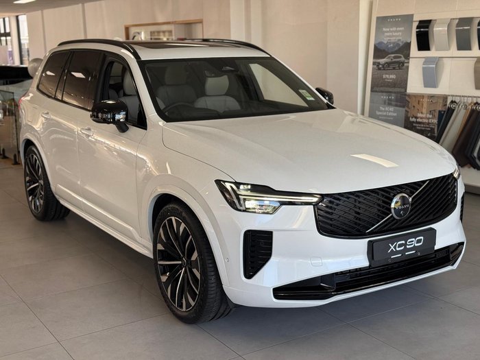 2025 Volvo XC90 Ultra B5 Dark