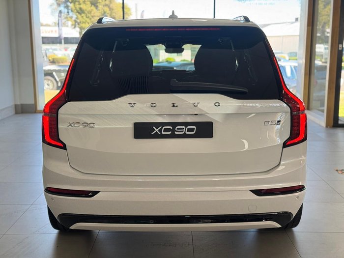 2025 Volvo XC90 Ultra B5 Dark