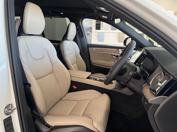 2025 Volvo XC90 Ultra B5 Dark