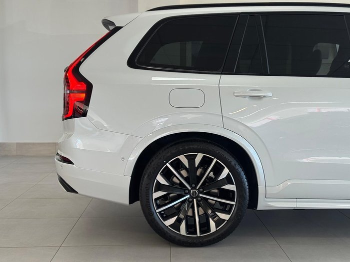 2025 Volvo XC90 Ultra B5 Dark