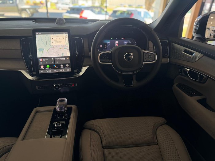 2025 Volvo XC90 Ultra B5 Dark