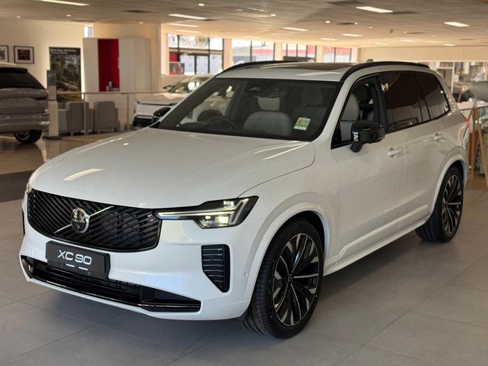 2025 Volvo XC90 Ultra B5 Dark