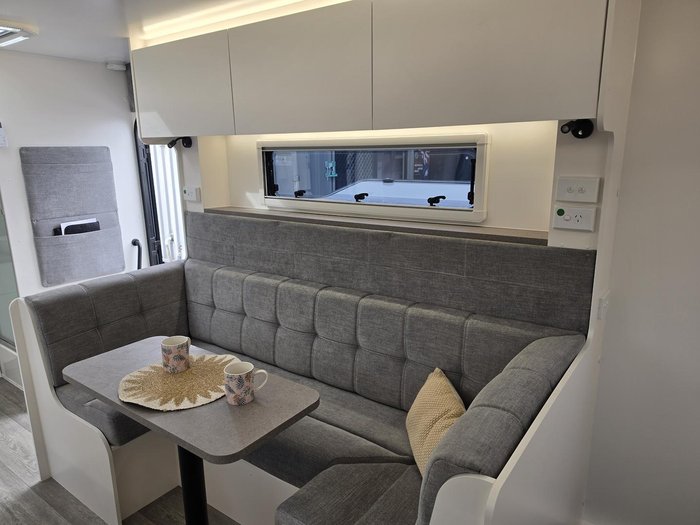 2026 Traveller Track 20' Ensuite