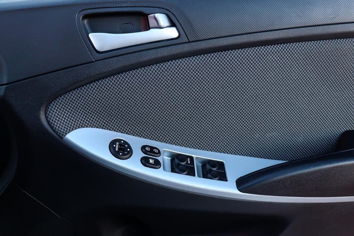 2012 Hyundai Accent Active