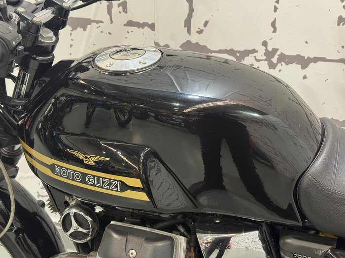 2010 Moto Guzzi V7 Classic V7 Black