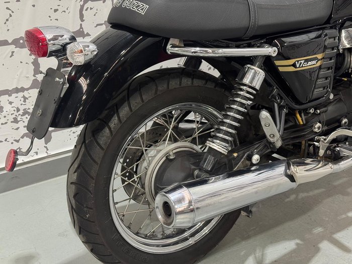 2010 Moto Guzzi V7 Classic V7 Black