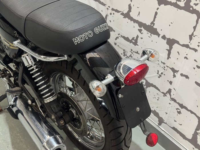 2010 Moto Guzzi V7 Classic V7 Black