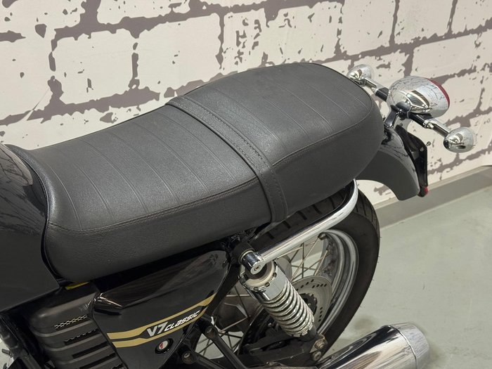 2010 Moto Guzzi V7 Classic V7 Black
