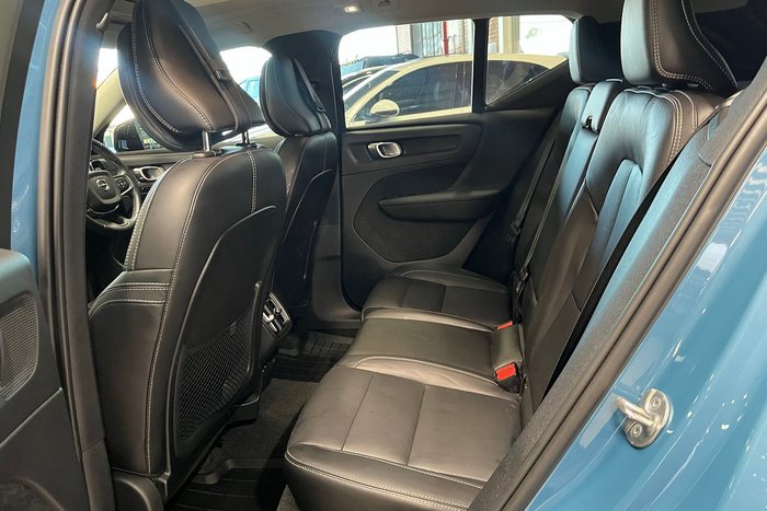 2023 Volvo XC40 Ultimate B5 Dark