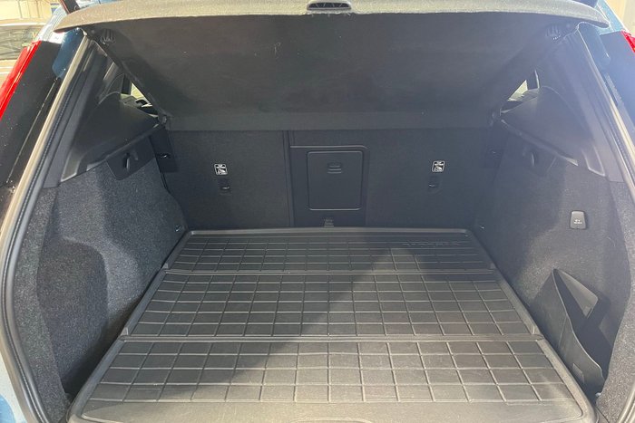 2023 Volvo XC40 Ultimate B5 Dark