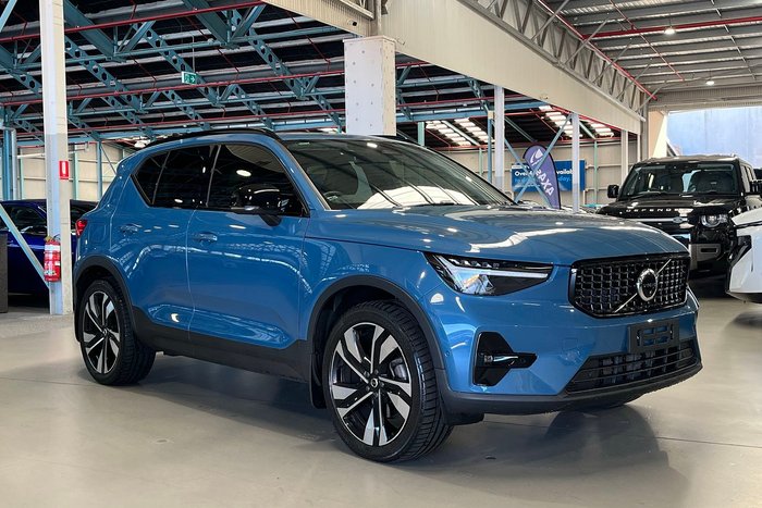 2023 Volvo XC40 Ultimate B5 Dark