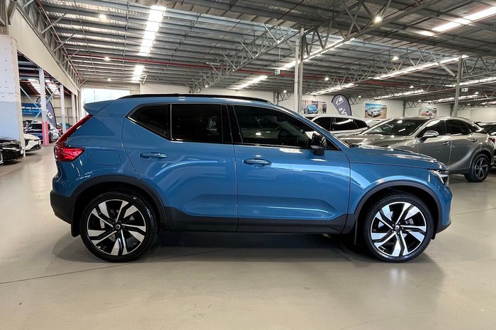 2023 Volvo XC40 Ultimate B5 Dark