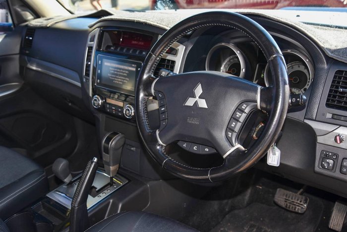 2015 Mitsubishi Pajero GLS