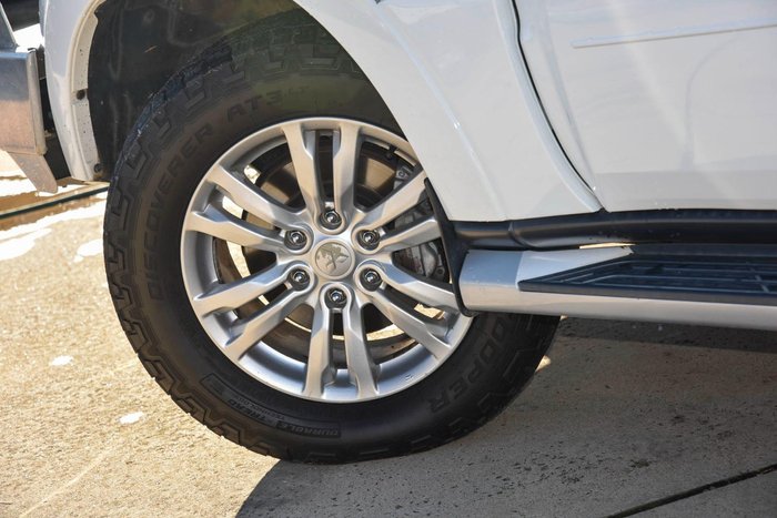 2015 Mitsubishi Pajero GLS