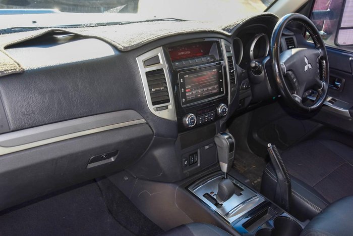 2015 Mitsubishi Pajero GLS