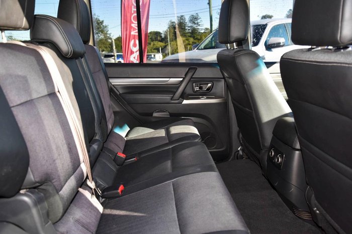 2015 Mitsubishi Pajero GLS