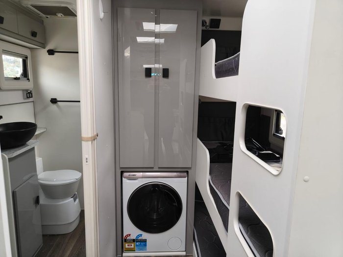 2025 JB Caravans Dirt Road Extreme 22' Family Triple Bunk