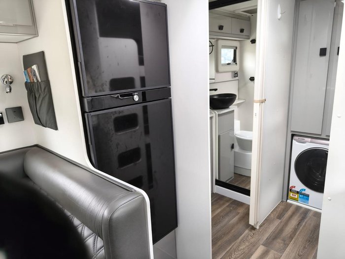 2025 JB Caravans Dirt Road Extreme 22' Family Triple Bunk