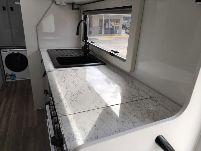2025 JB Caravans Dirt Road Extreme 22' Family Triple Bunk