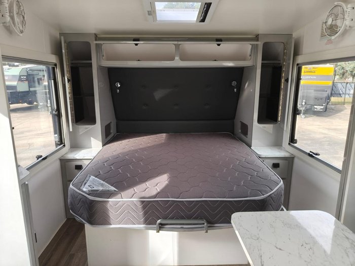 2025 JB Caravans Dirt Road Extreme 22' Family Triple Bunk