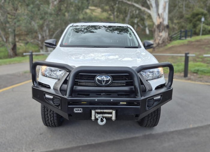 2023 Toyota Hilux SR