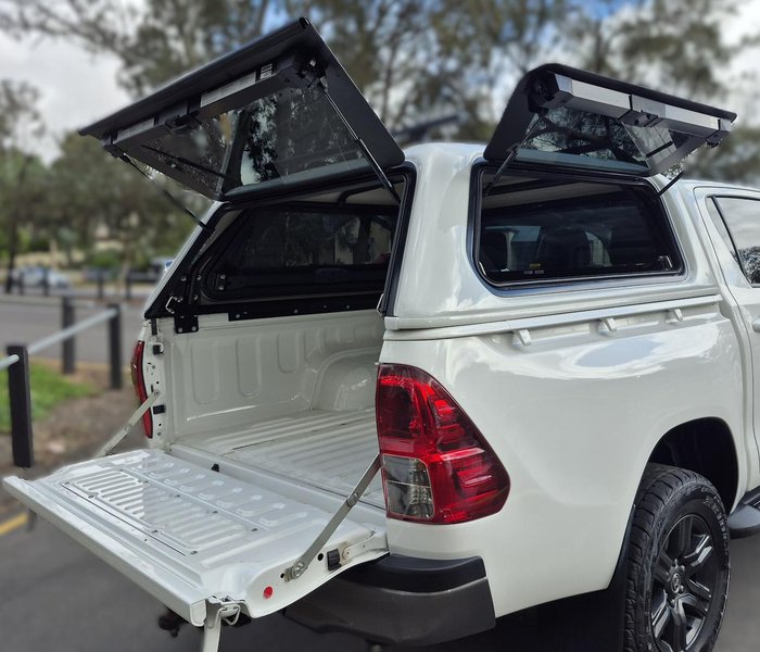 2023 Toyota Hilux SR