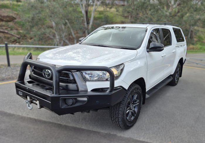 2023 Toyota Hilux SR