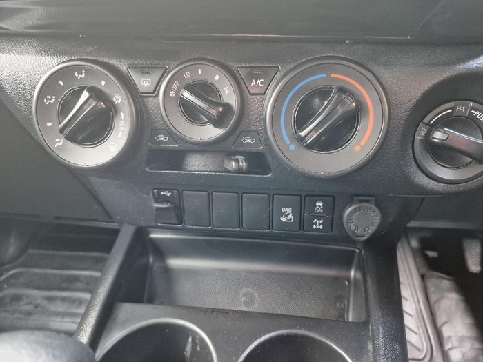 2023 Toyota Hilux SR