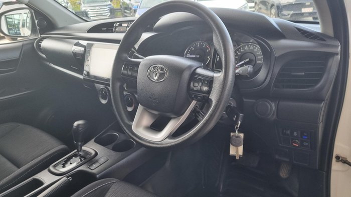 2022 Toyota Hilux SR