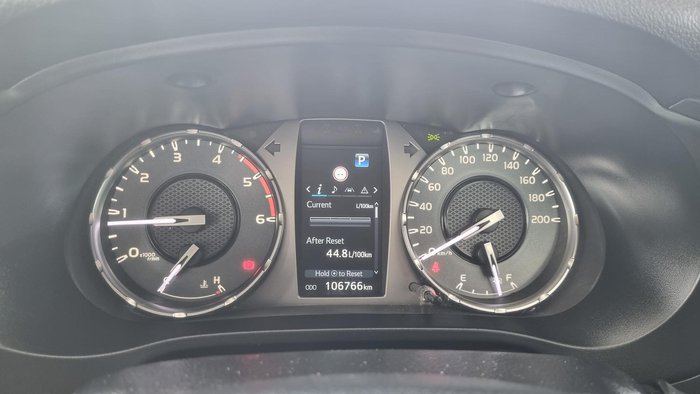 2022 Toyota Hilux SR
