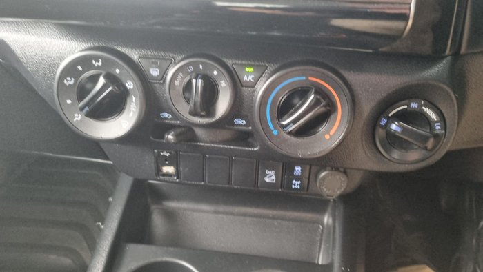 2022 Toyota Hilux SR