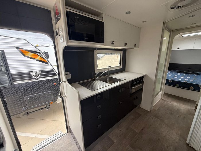 2019 New Age Caravans Big Red Br22cl
