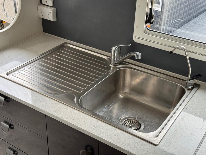 2019 New Age Caravans Big Red Br22cl