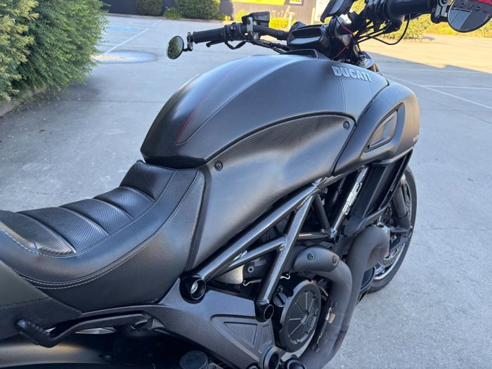 2016 DUCATI DIAVEL CARBON Black