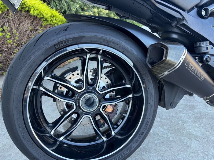 2016 DUCATI DIAVEL CARBON Black