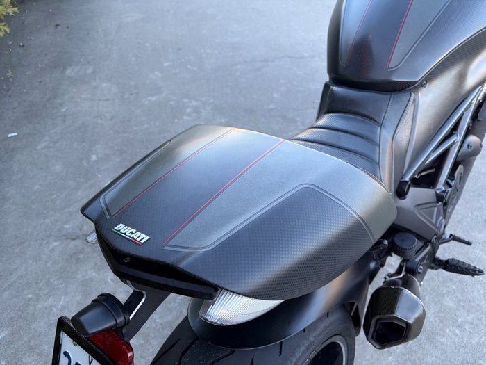 2016 DUCATI DIAVEL CARBON Black