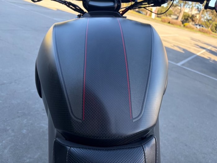 2016 DUCATI DIAVEL CARBON Black