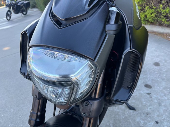 2016 DUCATI DIAVEL CARBON Black