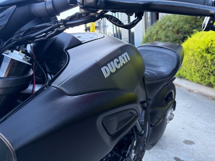 2016 DUCATI DIAVEL CARBON Black