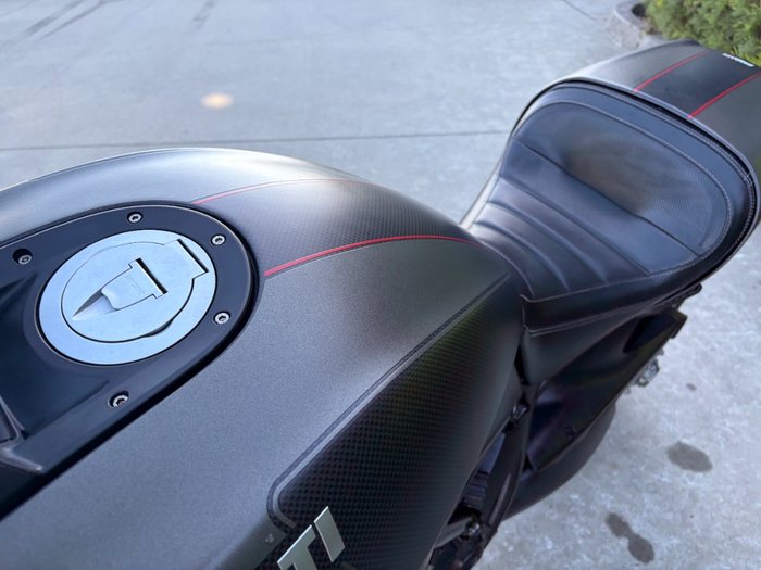 2016 DUCATI DIAVEL CARBON Black
