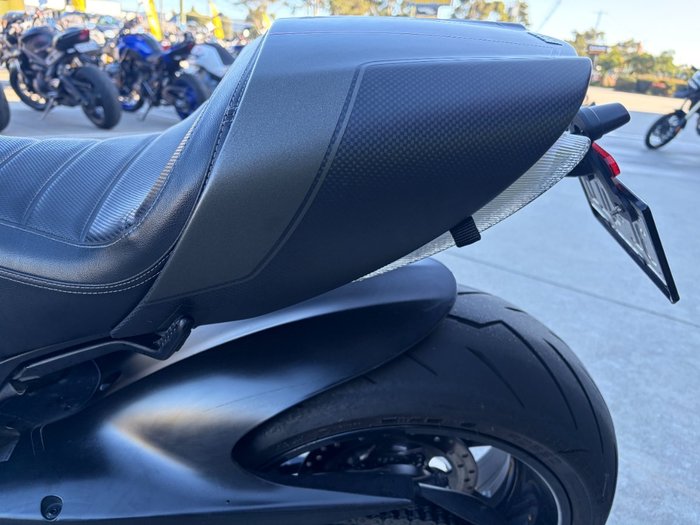 2016 DUCATI DIAVEL CARBON Black