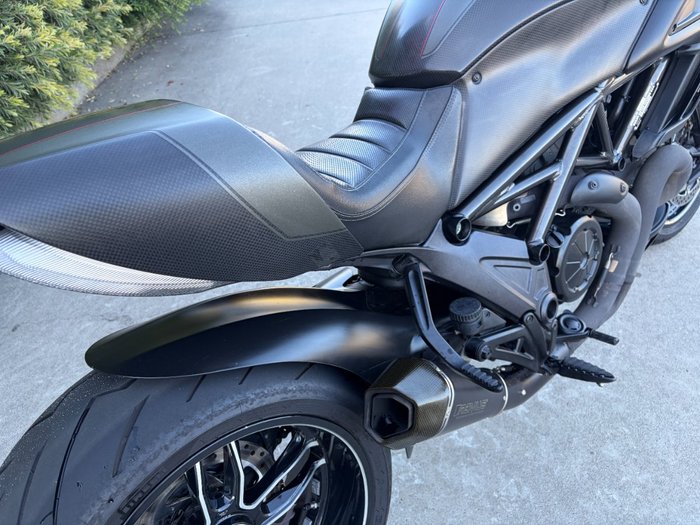 2016 DUCATI DIAVEL CARBON Black