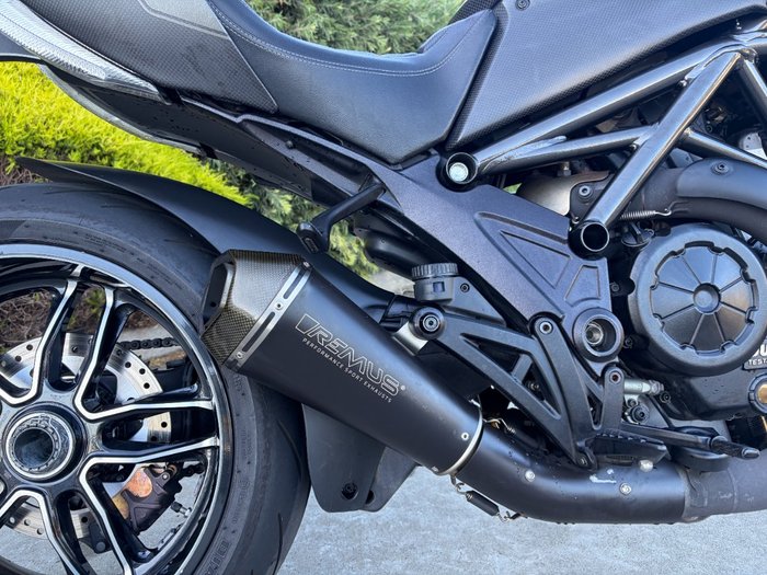 2016 DUCATI DIAVEL CARBON Black