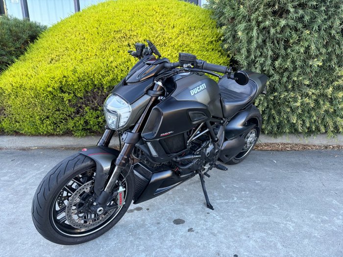 2016 DUCATI DIAVEL CARBON Black